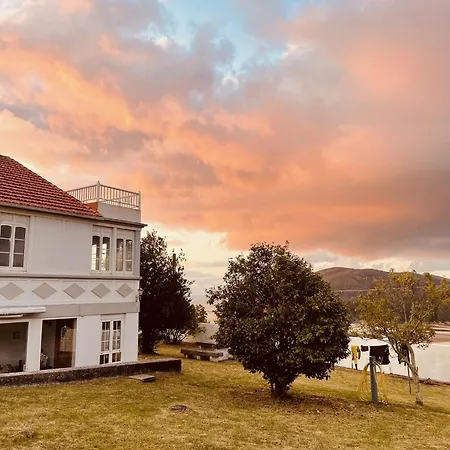 Beachfront Surf & House, Charming & Quiet Holiday home *