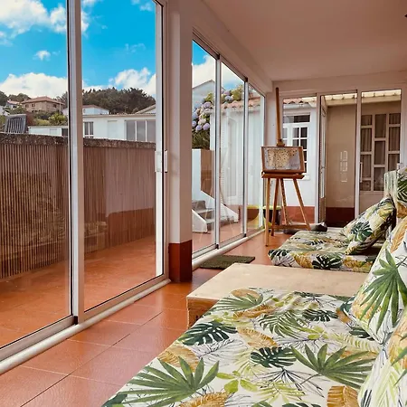 Beachfront Surf & House, Charming & Quiet Дом отдыха *