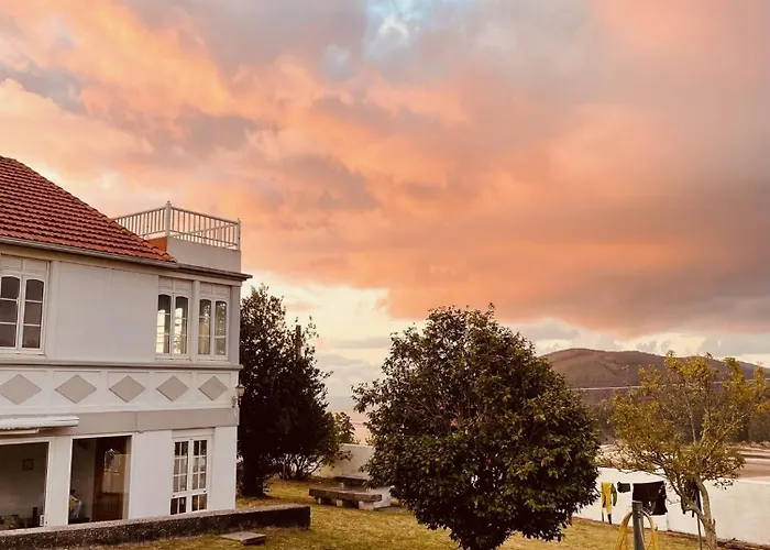 Beachfront Surf & House, Charming & Quiet Casa vacanze *