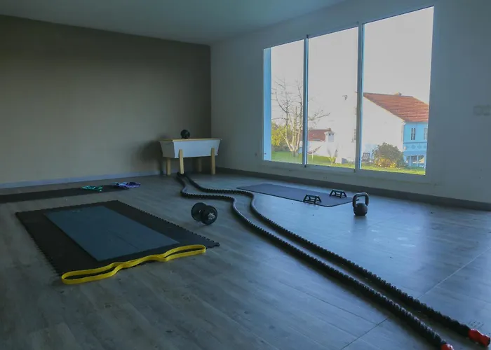 Beachfront Surf & House, Charming & Quiet Villarrube