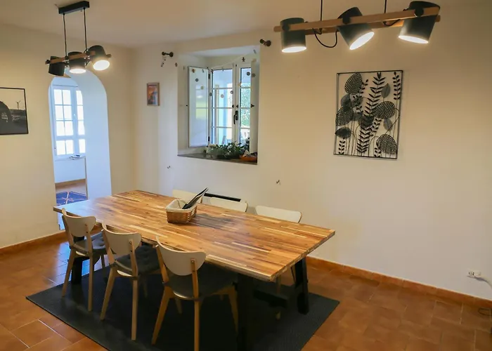 別荘 Beachfront Surf & House, Charming & Quiet Villarrube